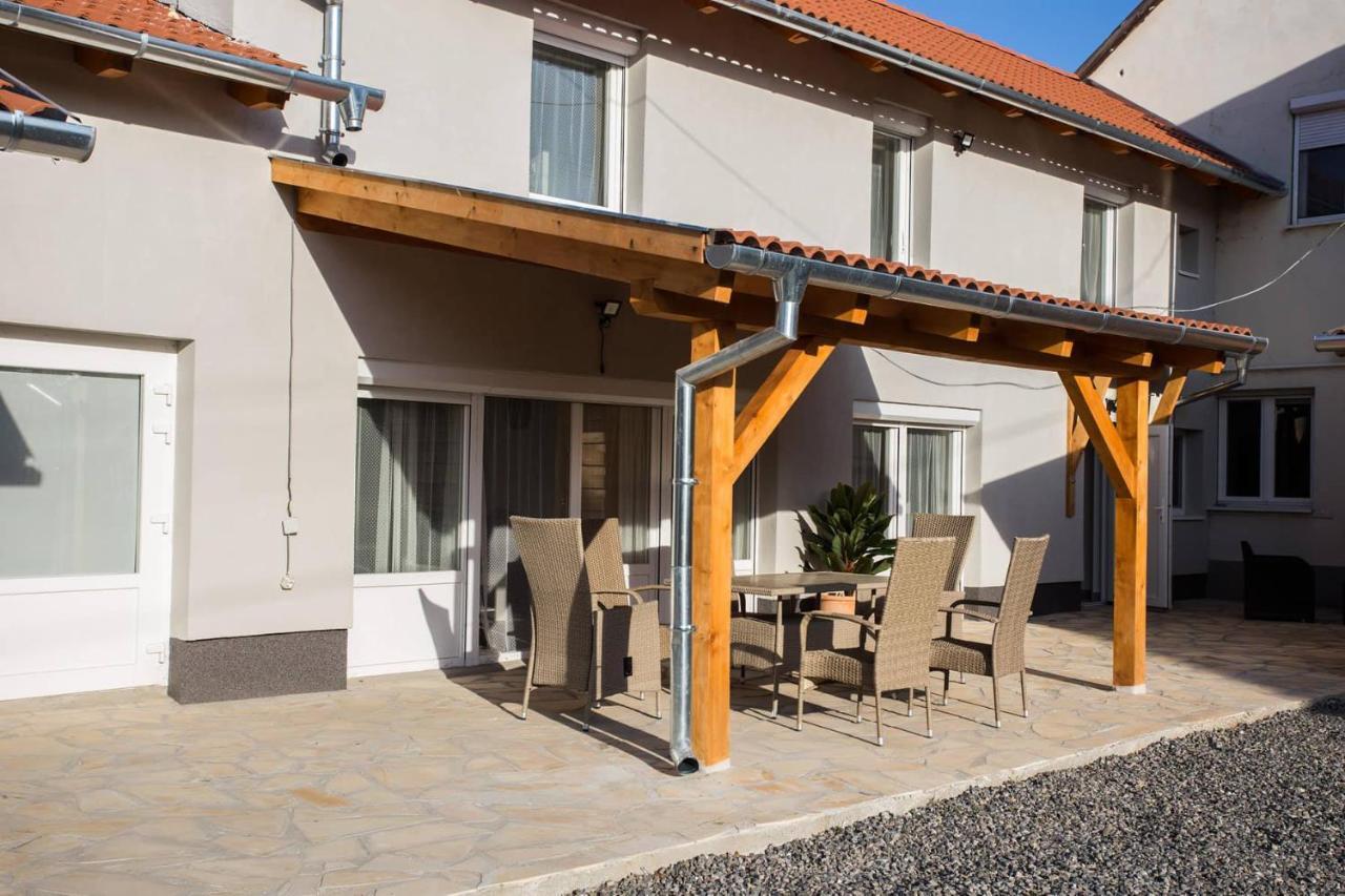 Csigahaz Apartman Pecs Exterior photo
